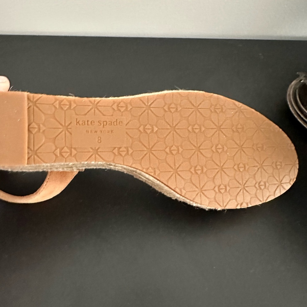 Kate Spade - Size 8 , Beand New, Laces are missing - Picture 4 of 6